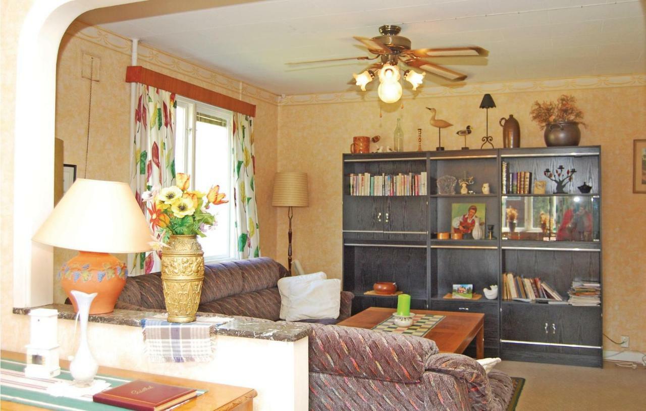 3 Bedroom Amazing Home In Lnsboda Falsehult Экстерьер фото